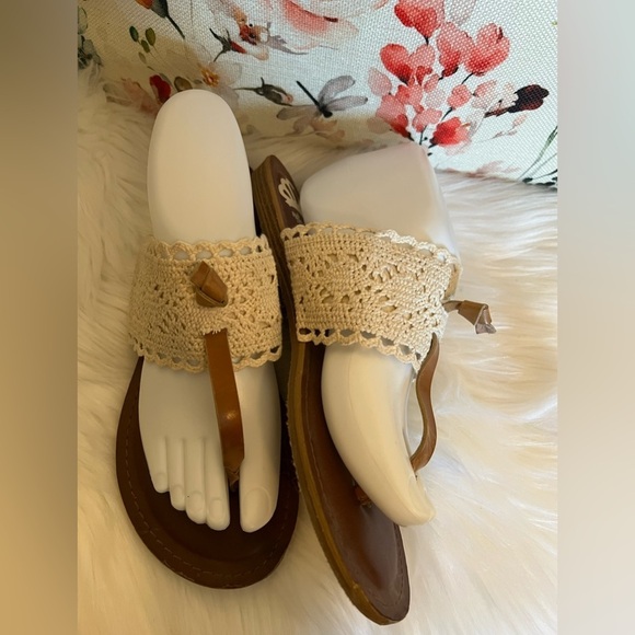 Fergalicious By Fergie Stella Crochet Thong Sandals Size 8 - Picture 3 of 10